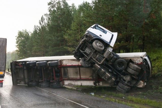 semi truck rollover after a crash